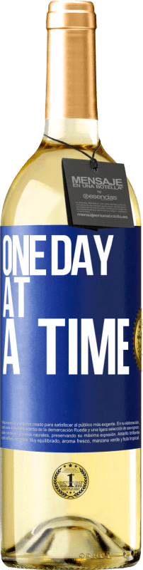 29,95 € Free Shipping | White Wine WHITE Edition One day at a time Blue Label. Customizable label Young wine Harvest 2023 Verdejo