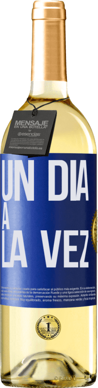 29,95 € Envío gratis | Vino Blanco Edición WHITE Un día a la vez Etiqueta Azul. Etiqueta personalizable Vino joven Cosecha 2024 Verdejo