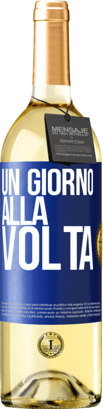 29,95 € Spedizione Gratuita | Vino bianco Edizione WHITE Un giorno alla volta Etichetta Blu. Etichetta personalizzabile Vino giovane Raccogliere 2024 Verdejo