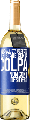 29,95 € Spedizione Gratuita | Vino bianco Edizione WHITE Siamo all'età perfetta, per stare con la colpa, non con il desiderio Etichetta Blu. Etichetta personalizzabile Vino giovane Raccogliere 2023 Verdejo