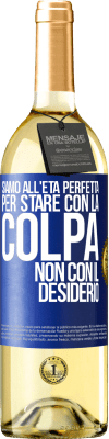 29,95 € Spedizione Gratuita | Vino bianco Edizione WHITE Siamo all'età perfetta, per stare con la colpa, non con il desiderio Etichetta Blu. Etichetta personalizzabile Vino giovane Raccogliere 2025 Verdejo