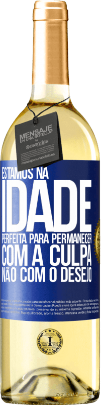 29,95 € Envio grátis | Vinho branco Edição WHITE Estamos na idade perfeita, para permanecer com a culpa, não com o desejo Etiqueta Azul. Etiqueta personalizável Vinho jovem Colheita 2024 Verdejo