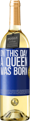 29,95 € Envío gratis | Vino Blanco Edición WHITE On this day a queen was born Etiqueta Azul. Etiqueta personalizable Vino joven Cosecha 2025 Verdejo