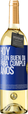29,95 € Envío gratis | Vino Blanco Edición WHITE Hoy es un buen día para cumplir años Etiqueta Azul. Etiqueta personalizable Vino joven Cosecha 2025 Verdejo