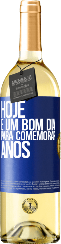 29,95 € Envio grátis | Vinho branco Edição WHITE Hoje é um bom dia para comemorar anos Etiqueta Azul. Etiqueta personalizável Vinho jovem Colheita 2024 Verdejo