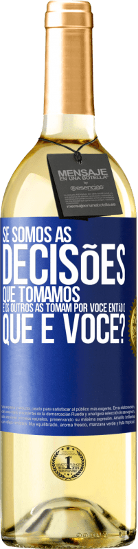 29,95 € Envio grátis | Vinho branco Edição WHITE Se somos as decisões que tomamos e os outros as tomam por você, então o que é você? Etiqueta Azul. Etiqueta personalizável Vinho jovem Colheita 2023 Verdejo