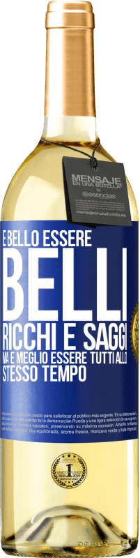 29,95 € Spedizione Gratuita | Vino bianco Edizione WHITE È bello essere belli, ricchi e saggi, ma è meglio essere tutti allo stesso tempo Etichetta Blu. Etichetta personalizzabile Vino giovane Raccogliere 2023 Verdejo