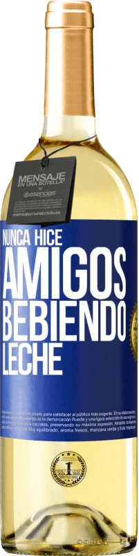 29,95 € Envío gratis | Vino Blanco Edición WHITE Nunca hice amigos bebiendo leche Etiqueta Azul. Etiqueta personalizable Vino joven Cosecha 2024 Verdejo