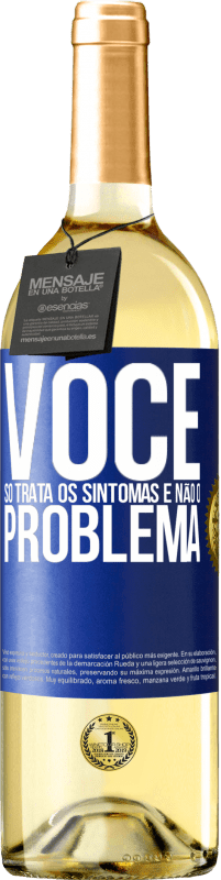 29,95 € Envio grátis | Vinho branco Edição WHITE Você só trata os sintomas e não o problema Etiqueta Azul. Etiqueta personalizável Vinho jovem Colheita 2024 Verdejo