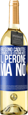 29,95 € Spedizione Gratuita | Vino bianco Edizione WHITE Ieri sono caduto e ho pensato di essermi rotto il perone. Ma no Etichetta Blu. Etichetta personalizzabile Vino giovane Raccogliere 2023 Verdejo