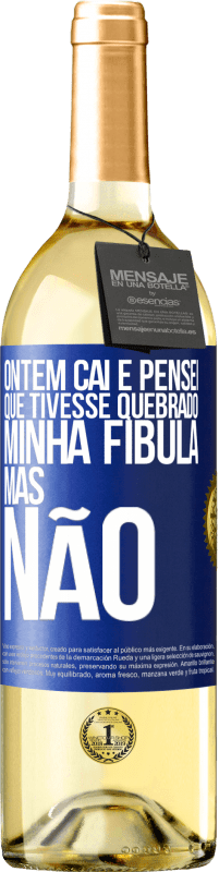 29,95 € Envio grátis | Vinho branco Edição WHITE Ontem caí e pensei que tivesse quebrado minha fíbula. Mas não Etiqueta Azul. Etiqueta personalizável Vinho jovem Colheita 2023 Verdejo