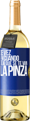 29,95 € Envío gratis | Vino Blanco Edición WHITE De vez en cuando deja que se te vaya la pinza Etiqueta Azul. Etiqueta personalizable Vino joven Cosecha 2023 Verdejo