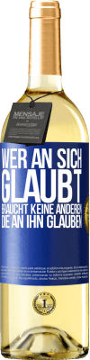 29,95 € Kostenloser Versand | Weißwein WHITE Ausgabe Wer an sich glaubt, braucht keine anderen, die an ihn glauben Blaue Markierung. Anpassbares Etikett Junger Wein Ernte 2024 Verdejo