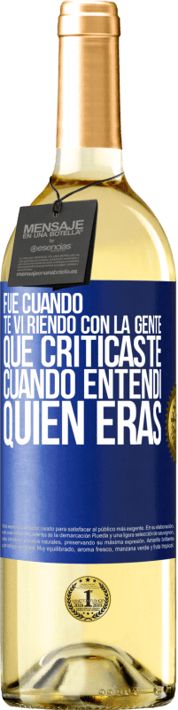 29,95 € Envío gratis | Vino Blanco Edición WHITE Fue cuando te vi riendo con la gente que criticaste, cuando entendí quién eras Etiqueta Azul. Etiqueta personalizable Vino joven Cosecha 2024 Verdejo