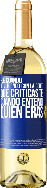 29,95 € Envío gratis | Vino Blanco Edición WHITE Fue cuando te vi riendo con la gente que criticaste, cuando entendí quién eras Etiqueta Azul. Etiqueta personalizable Vino joven Cosecha 2025 Verdejo