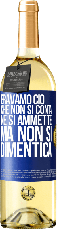 29,95 € Spedizione Gratuita | Vino bianco Edizione WHITE Eravamo ciò che non si conta, né si ammette, ma non si dimentica Etichetta Blu. Etichetta personalizzabile Vino giovane Raccogliere 2024 Verdejo