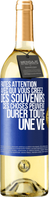 29,95 € Envoi gratuit | Vin blanc Édition WHITE Faites attention avec qui vous créez des souvenirs. Ces choses peuvent durer toute une vie Étiquette Bleue. Étiquette personnalisable Vin jeune Récolte 2023 Verdejo