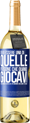 29,95 € Spedizione Gratuita | Vino bianco Edizione WHITE Devi essere una di quelle persone che quando giocavi a nascondino con gli altri bambini, nessuno ti cercava Etichetta Blu. Etichetta personalizzabile Vino giovane Raccogliere 2023 Verdejo