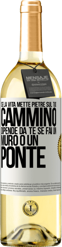 29,95 € Spedizione Gratuita | Vino bianco Edizione WHITE Se la vita mette pietre sul tuo cammino, dipende da te se fai un muro o un ponte Etichetta Bianca. Etichetta personalizzabile Vino giovane Raccogliere 2023 Verdejo