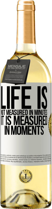 29,95 € Free Shipping | White Wine WHITE Edition Life is not measured in minutes, it is measured in moments White Label. Customizable label Young wine Harvest 2024 Verdejo