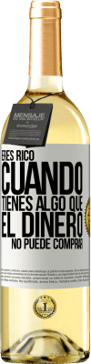 29,95 € Envío gratis | Vino Blanco Edición WHITE Eres rico cuando tienes algo que el dinero no puede comprar Etiqueta Blanca. Etiqueta personalizable Vino joven Cosecha 2024 Verdejo