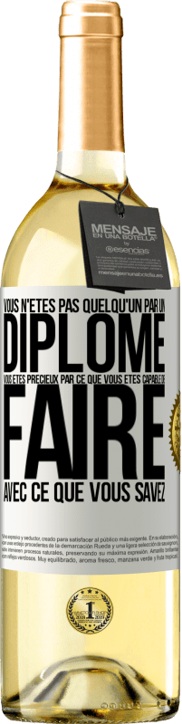 29,95 € Envoi gratuit | Vin blanc Édition WHITE Vous n'êtes pas quelqu'un par un diplôme. Vous êtes précieux par ce que vous êtes capable de faire avec ce que vous savez Étiquette Blanche. Étiquette personnalisable Vin jeune Récolte 2024 Verdejo