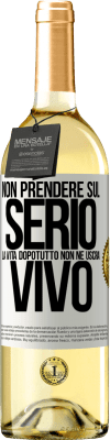 29,95 € Spedizione Gratuita | Vino bianco Edizione WHITE Non prendere sul serio la vita, dopotutto, non ne uscirai vivo Etichetta Bianca. Etichetta personalizzabile Vino giovane Raccogliere 2025 Verdejo