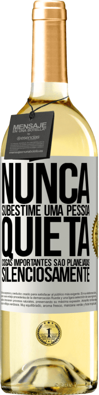 29,95 € Envio grátis | Vinho branco Edição WHITE Nunca subestime uma pessoa quieta, coisas importantes são planejadas silenciosamente Etiqueta Branca. Etiqueta personalizável Vinho jovem Colheita 2024 Verdejo