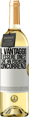 29,95 € Spedizione Gratuita | Vino bianco Edizione WHITE Il vantaggio di essere onesti è che hai pochissima concorrenza Etichetta Bianca. Etichetta personalizzabile Vino giovane Raccogliere 2024 Verdejo