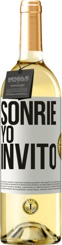 29,95 € Envío gratis | Vino Blanco Edición WHITE Sonríe, yo invito Etiqueta Blanca. Etiqueta personalizable Vino joven Cosecha 2023 Verdejo