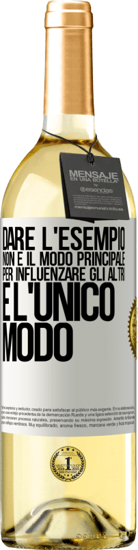 29,95 € Spedizione Gratuita | Vino bianco Edizione WHITE Dare l'esempio non è il modo principale per influenzare gli altri è l'unico modo Etichetta Bianca. Etichetta personalizzabile Vino giovane Raccogliere 2024 Verdejo