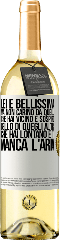 29,95 € Spedizione Gratuita | Vino bianco Edizione WHITE Lei è bellissima Ma non carino da quelli che hai vicino e sospiro. Bello di quegli altri, che hai lontano e ti manca l'aria Etichetta Bianca. Etichetta personalizzabile Vino giovane Raccogliere 2024 Verdejo