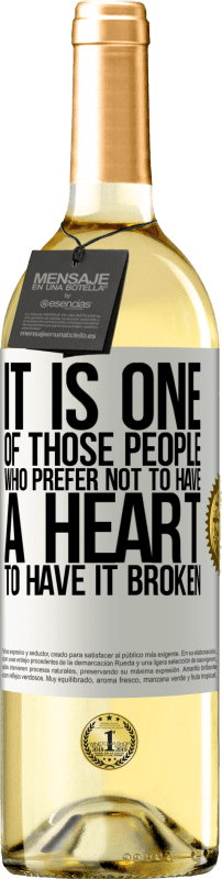29,95 € Free Shipping | White Wine WHITE Edition It is one of those people who prefer not to have a heart to have it broken White Label. Customizable label Young wine Harvest 2025 Verdejo