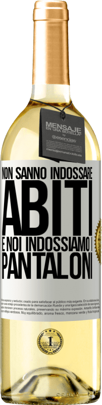 29,95 € Spedizione Gratuita | Vino bianco Edizione WHITE Non sanno indossare abiti e noi indossiamo i pantaloni Etichetta Bianca. Etichetta personalizzabile Vino giovane Raccogliere 2024 Verdejo