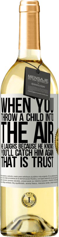 29,95 € Бесплатная доставка | Белое вино Издание WHITE Когда вы бросаете ребенка в воздух, он смеется, потому что знает, что вы снова его поймаете. ЭТО ДОВЕРИЕ Белая этикетка. Настраиваемая этикетка Молодое вино Урожай 2023 Verdejo