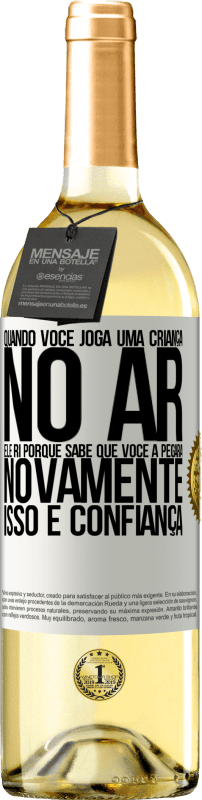 29,95 € Envio grátis | Vinho branco Edição WHITE Quando você joga uma criança no ar, ele ri porque sabe que você a pegará novamente. ISSO É CONFIANÇA Etiqueta Branca. Etiqueta personalizável Vinho jovem Colheita 2025 Verdejo