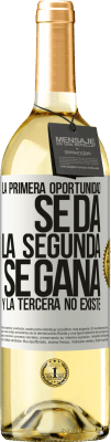 29,95 € Envío gratis | Vino Blanco Edición WHITE La primera oportunidad se da, la segunda se gana, y la tercera no existe Etiqueta Blanca. Etiqueta personalizable Vino joven Cosecha 2024 Verdejo
