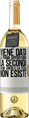 29,95 € Spedizione Gratuita | Vino bianco Edizione WHITE Viene data la prima opportunità, la seconda viene vinta e la terza non esiste Etichetta Bianca. Etichetta personalizzabile Vino giovane Raccogliere 2023 Verdejo