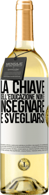 29,95 € Spedizione Gratuita | Vino bianco Edizione WHITE La chiave dell'educazione non è insegnare, è svegliarsi Etichetta Bianca. Etichetta personalizzabile Vino giovane Raccogliere 2025 Verdejo