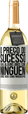 29,95 € Envio grátis | Vinho branco Edição WHITE O preço do sucesso. Viva alguns anos como ninguém, depois viva como ninguém pode Etiqueta Branca. Etiqueta personalizável Vinho jovem Colheita 2023 Verdejo