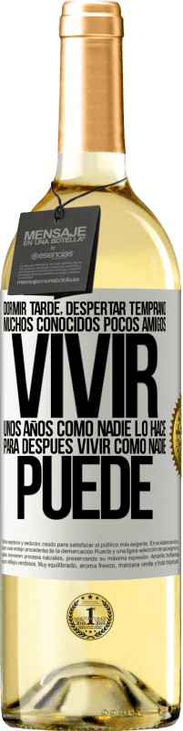 29,95 € Envío gratis | Vino Blanco Edición WHITE Dormir tarde, despertar temprano. Muchos conocidos, pocos amigos. Vivir unos años como nadie lo hace, para después vivir Etiqueta Blanca. Etiqueta personalizable Vino joven Cosecha 2024 Verdejo