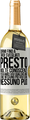 29,95 € Spedizione Gratuita | Vino bianco Edizione WHITE Dormi fino a tardi, svegliati presto. Molte conoscenze, pochi amici. Vivi qualche anno come nessuno, poi vivi come nessuno Etichetta Bianca. Etichetta personalizzabile Vino giovane Raccogliere 2023 Verdejo