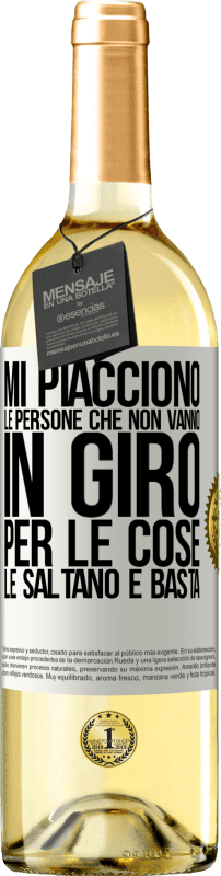 29,95 € Spedizione Gratuita | Vino bianco Edizione WHITE Mi piacciono le persone che non vanno in giro per le cose, le saltano e basta Etichetta Bianca. Etichetta personalizzabile Vino giovane Raccogliere 2024 Verdejo