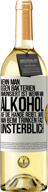 29,95 € Kostenloser Versand | Weißwein WHITE Ausgabe Wenn man gegen Bakterien immunisiert ist wenn man Alkohol auf die Hände reibt, wird man beim Trinken fast unsterblich Weißes Etikett. Anpassbares Etikett Junger Wein Ernte 2024 Verdejo