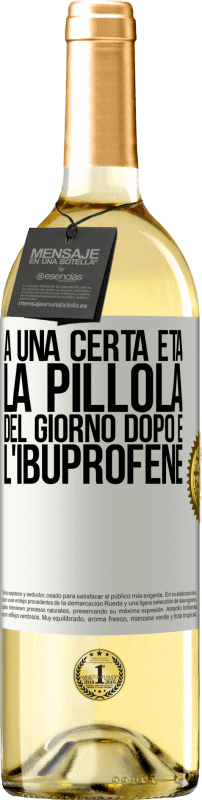 29,95 € Spedizione Gratuita | Vino bianco Edizione WHITE A una certa età, la pillola del giorno dopo è l'ibuprofene Etichetta Bianca. Etichetta personalizzabile Vino giovane Raccogliere 2024 Verdejo