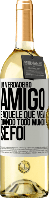 29,95 € Envio grátis | Vinho branco Edição WHITE Um verdadeiro amigo é aquele que vem quando todo mundo se foi Etiqueta Branca. Etiqueta personalizável Vinho jovem Colheita 2024 Verdejo