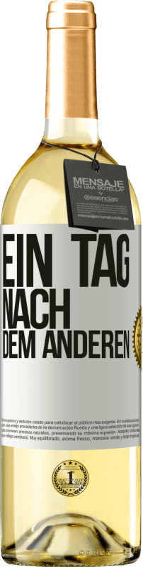 29,95 € Kostenloser Versand | Weißwein WHITE Ausgabe Ein Tag nach dem anderen Weißes Etikett. Anpassbares Etikett Junger Wein Ernte 2024 Verdejo