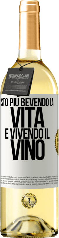 29,95 € Spedizione Gratuita | Vino bianco Edizione WHITE Sto più bevendo la vita e vivendo il vino Etichetta Bianca. Etichetta personalizzabile Vino giovane Raccogliere 2024 Verdejo