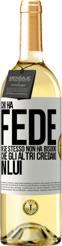 29,95 € Spedizione Gratuita | Vino bianco Edizione WHITE Chi ha fede in se stesso non ha bisogno che gli altri credano in lui Etichetta Bianca. Etichetta personalizzabile Vino giovane Raccogliere 2024 Verdejo