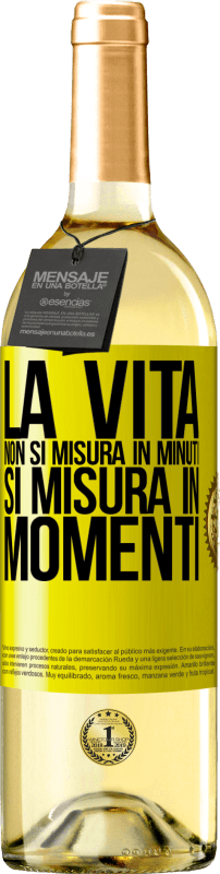 29,95 € Spedizione Gratuita | Vino bianco Edizione WHITE La vita non si misura in minuti, si misura in momenti Etichetta Gialla. Etichetta personalizzabile Vino giovane Raccogliere 2024 Verdejo